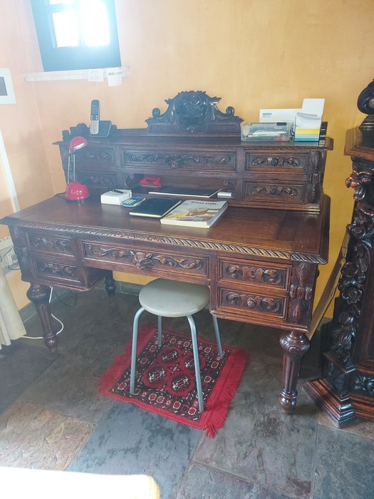 Desk in oak