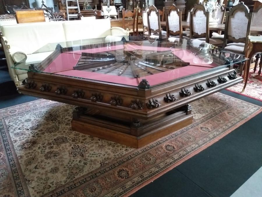 Exceptional Gothic table 